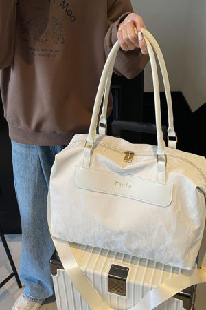 Large Capacity Women's Handbag - Fashionable Lightweight Travel Bag for Business Trips and Fitness - Stylish Storage Solution