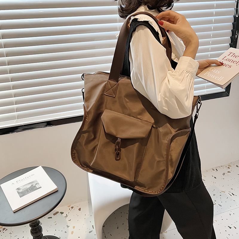 Large-Capacity Women's Shoulder Bag - Versatile Minimalist Tote & Crossbody for Students and Commuters - Chic Everyday Style Large-Capacity Women's Shoulder Bag - Versatile Minimalist Tote & Crossbody for Students and Commuters - Chic Everyday Style