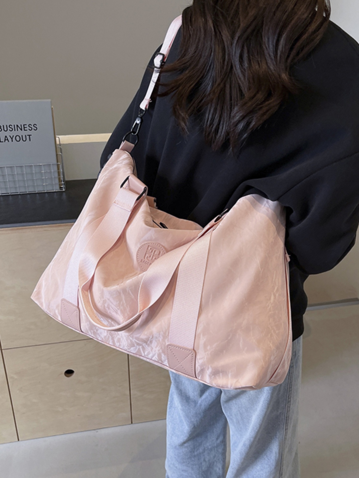 Large Capacity Women's Travel Bag - Solid Color, Portable Hand-Held Design, Ideal for Maternity, Sports, Gym, and Luggage. Large Capacity Women's Travel Bag - Solid Color, Portable Hand-Held Design, Ideal for Maternity, Sports, Gym, and Luggage.