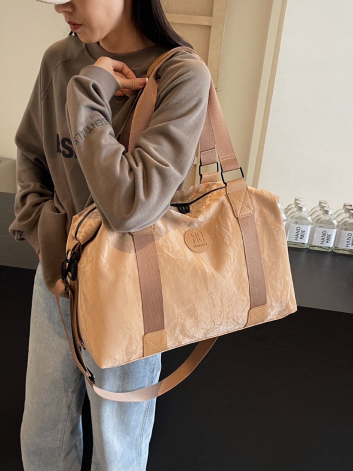 Large Capacity Women's Travel Bag - Solid Color, Portable Hand-Held Design, Ideal for Maternity, Sports, Gym, and Luggage. Large Capacity Women's Travel Bag - Solid Color, Portable Hand-Held Design, Ideal for Maternity, Sports, Gym, and Luggage.