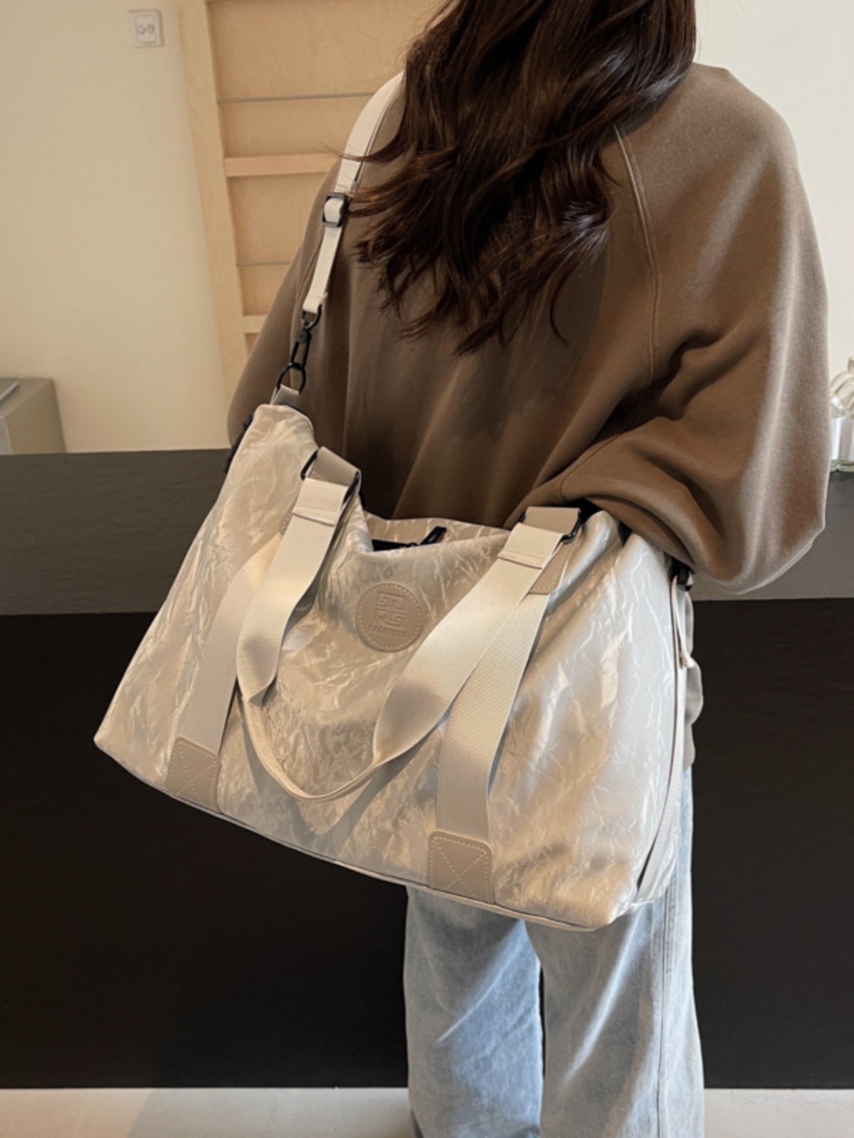 Large Capacity Women's Travel Bag - Solid Color, Portable Hand-Held Design, Ideal for Maternity, Sports, Gym, and Luggage. Large Capacity Women's Travel Bag - Solid Color, Portable Hand-Held Design, Ideal for Maternity, Sports, Gym, and Luggage.