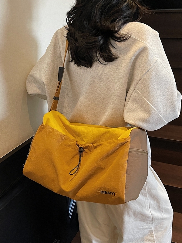 Large Capacity Women's Travel Bag - Stylish Lightweight Sports Fitness Shoulder Crossbody Bag for Short Trips & Business Travel Large Capacity Women's Travel Bag - Stylish Lightweight Sports Fitness Shoulder Crossbody Bag for Short Trips & Business Travel