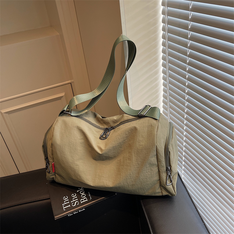 Large Capacity Women's Travel Bag - Versatile Lightweight Sports & Fitness Crossbody Bag for Short Trips and Business Storage Large Capacity Women's Travel Bag - Versatile Lightweight Sports & Fitness Crossbody Bag for Short Trips and Business Storage