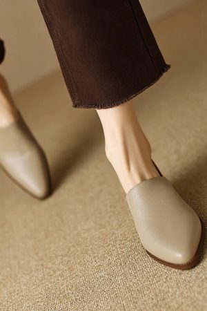 Leather Mid-Heel Women's Deep Mouth Shoes with Chunky Heel and Pointed Toe - Elegant Italian Style Footwear