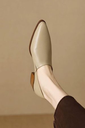 Leather Mid-Heel Women's Deep Mouth Shoes with Chunky Heel and Pointed Toe - Elegant Italian Style Footwear