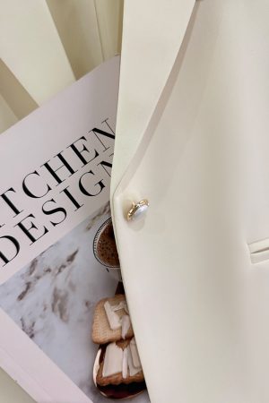 Light Beige Korean-Style Thin Blazer for Women, Elegant French Design, Petite Fit, Summer 2025 Collection