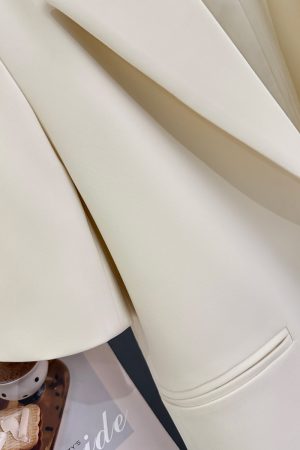 Light Beige Korean-Style Thin Blazer for Women, Elegant French Design, Petite Fit, Summer 2025 Collection