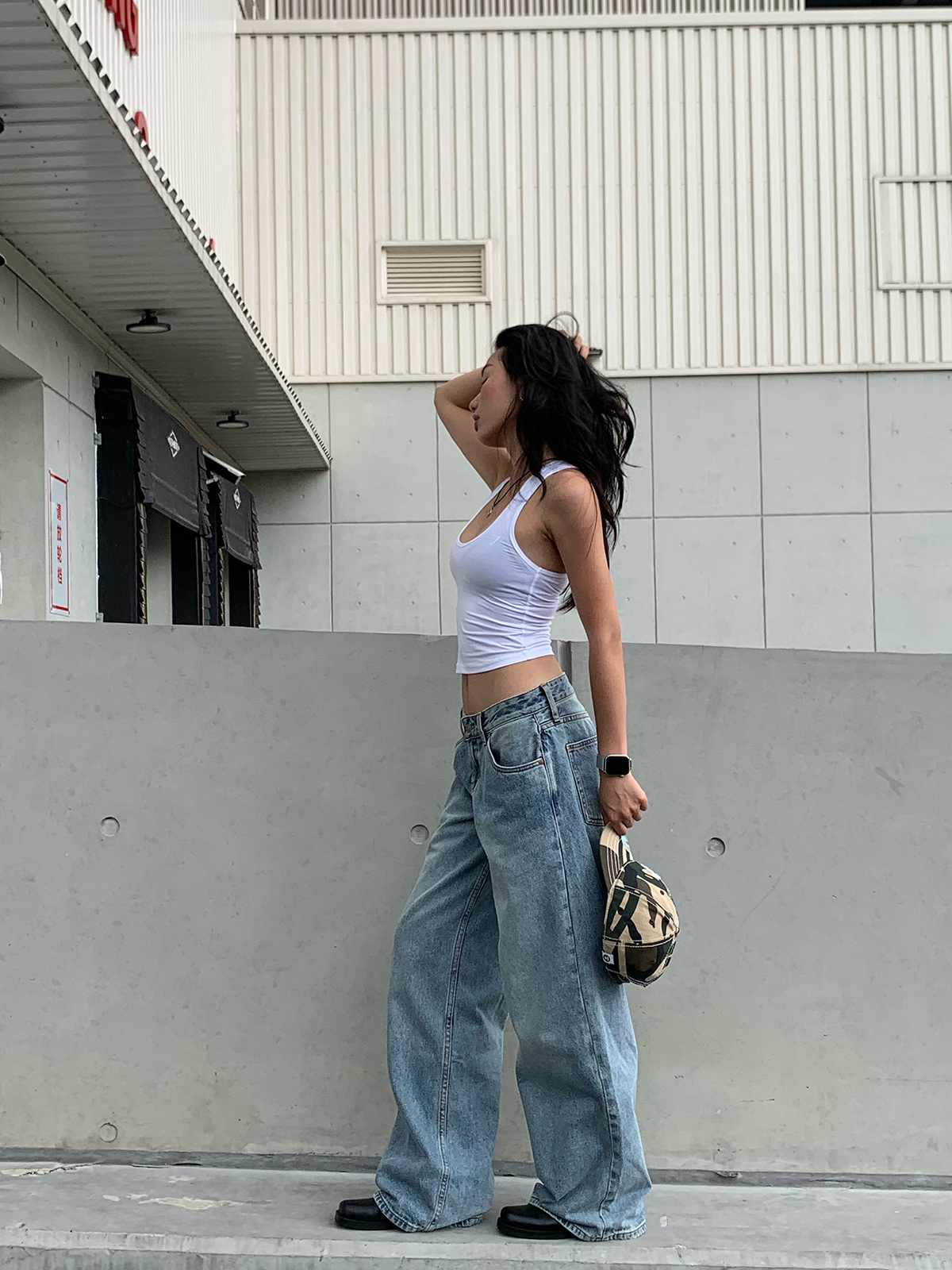 Light Blue Washed Denim Jeans - Low Waist Style, 90s Inspired, Casual Everyday Look, Perfect for Lazy Mornings Light Blue Washed Denim Jeans - Low Waist Style, 90s Inspired, Casual Everyday Look, Perfect for Lazy Mornings