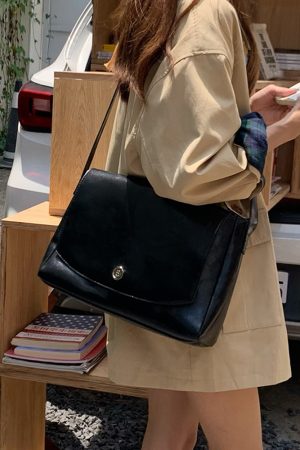 Light Luxury Retro Crossbody Bag for Women - High-End Minimalist Shoulder Bag with Large Capacity for Commuting