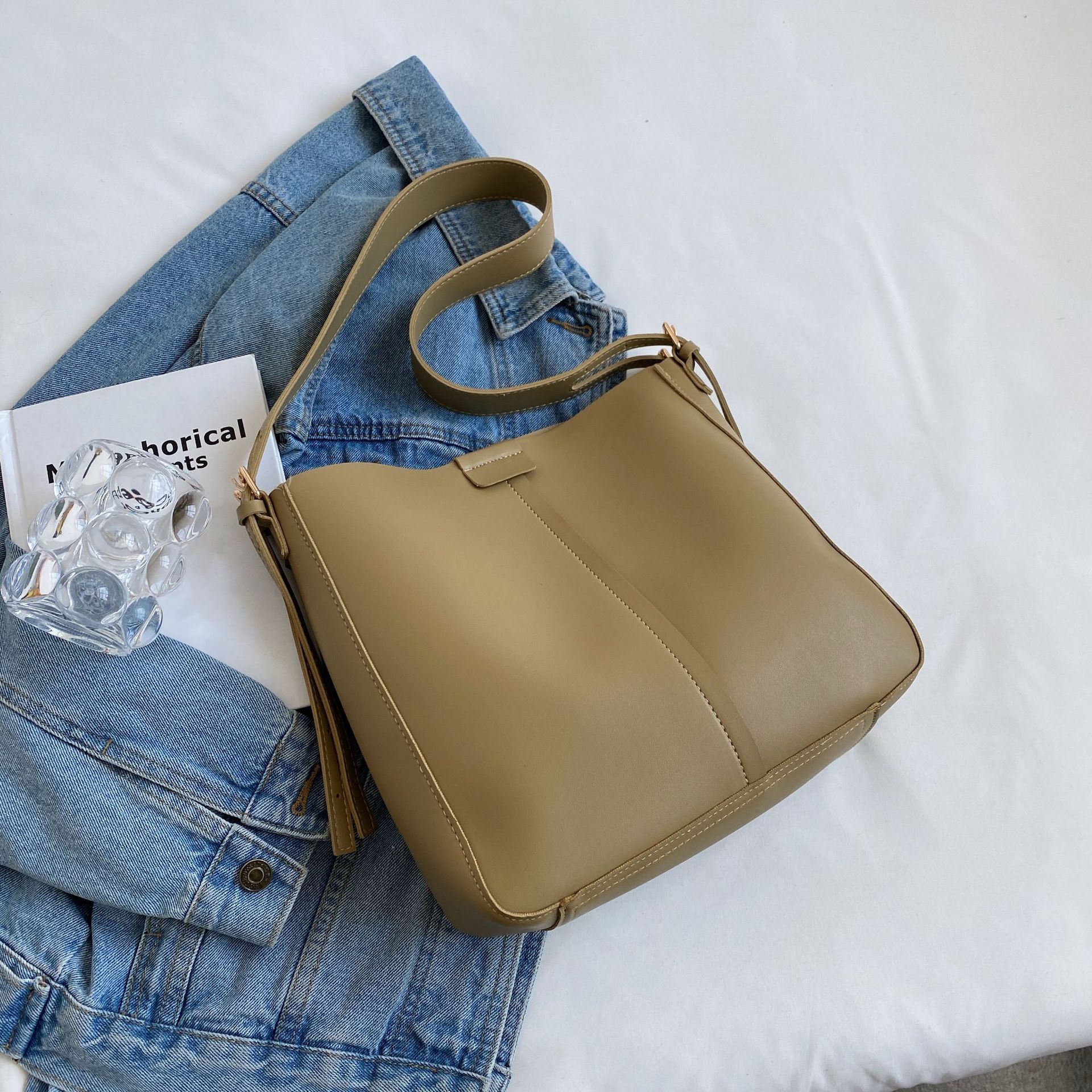 Light Luxury Retro High-End Bucket Bag for Women - Versatile Minimalist Shoulder Crossbody Bag for Commuting Light Luxury Retro High-End Bucket Bag for Women - Versatile Minimalist Shoulder Crossbody Bag for Commuting