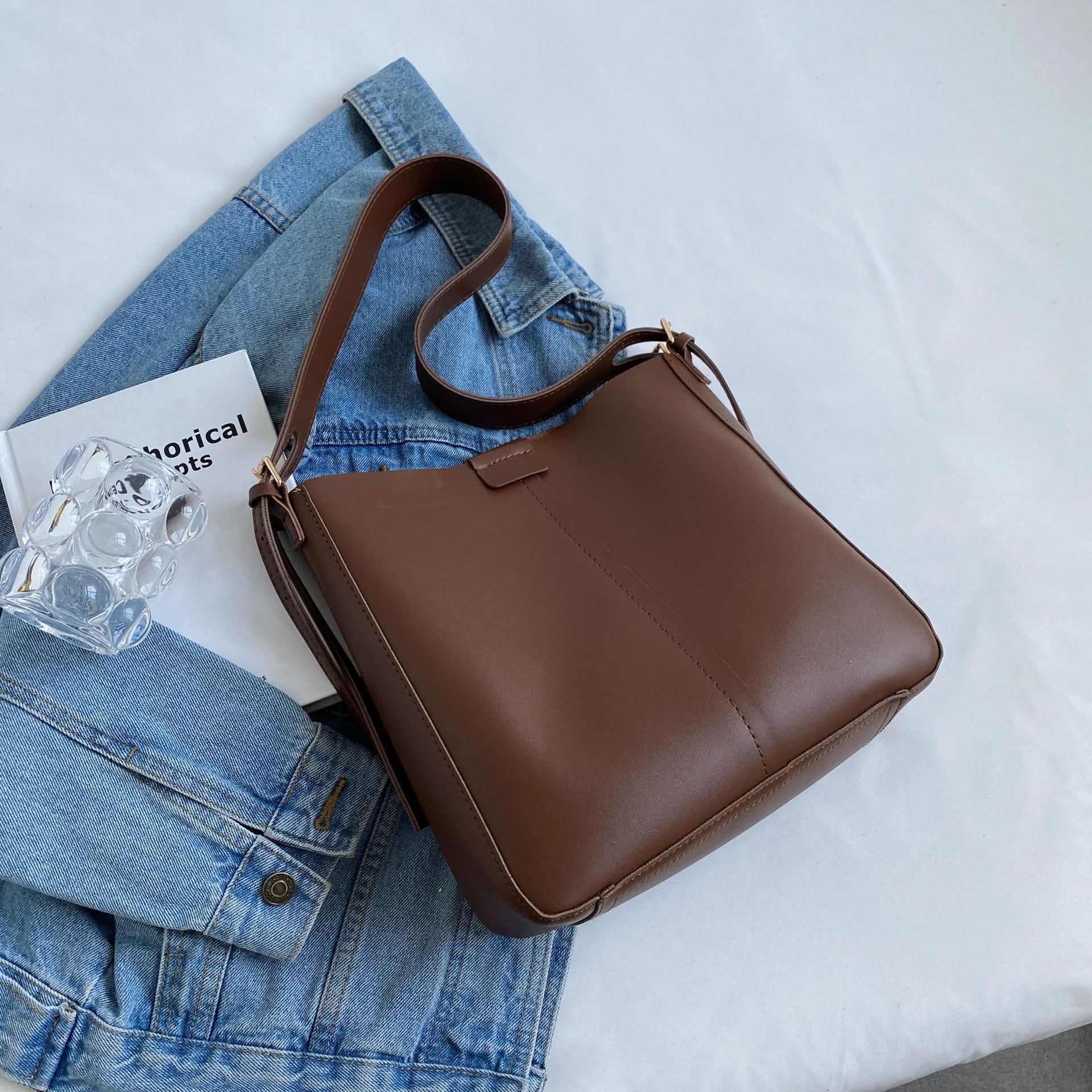 Light Luxury Retro High-End Bucket Bag for Women - Versatile Minimalist Shoulder Crossbody Bag for Commuting Light Luxury Retro High-End Bucket Bag for Women - Versatile Minimalist Shoulder Crossbody Bag for Commuting