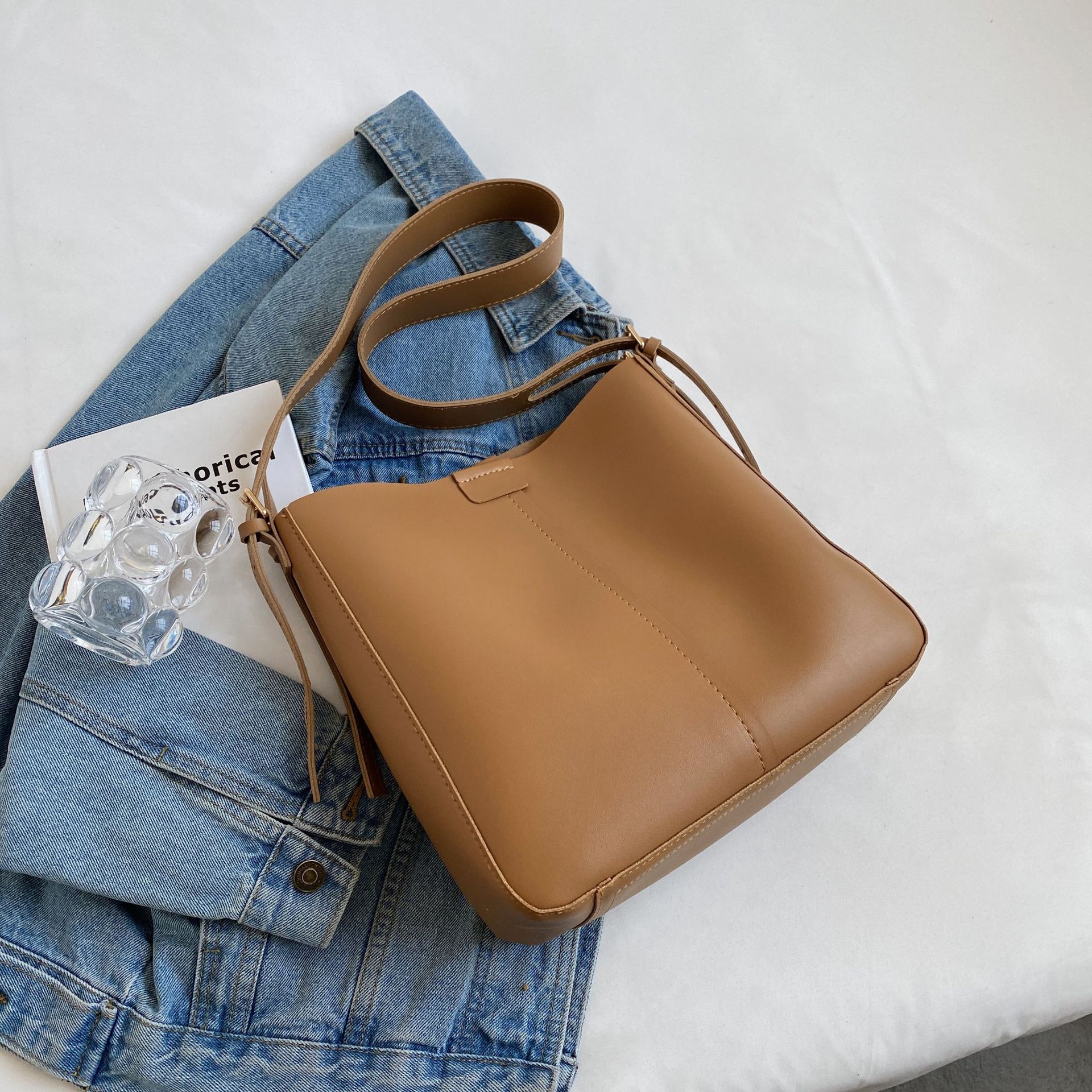 Light Luxury Retro High-End Bucket Bag for Women - Versatile Minimalist Shoulder Crossbody Bag for Commuting Light Luxury Retro High-End Bucket Bag for Women - Versatile Minimalist Shoulder Crossbody Bag for Commuting