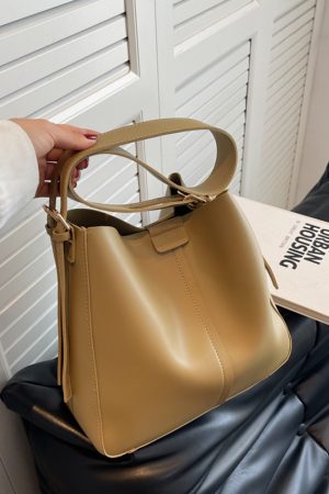 Light Luxury Retro High-End Bucket Bag for Women - Versatile Minimalist Shoulder Crossbody Bag for Commuting
