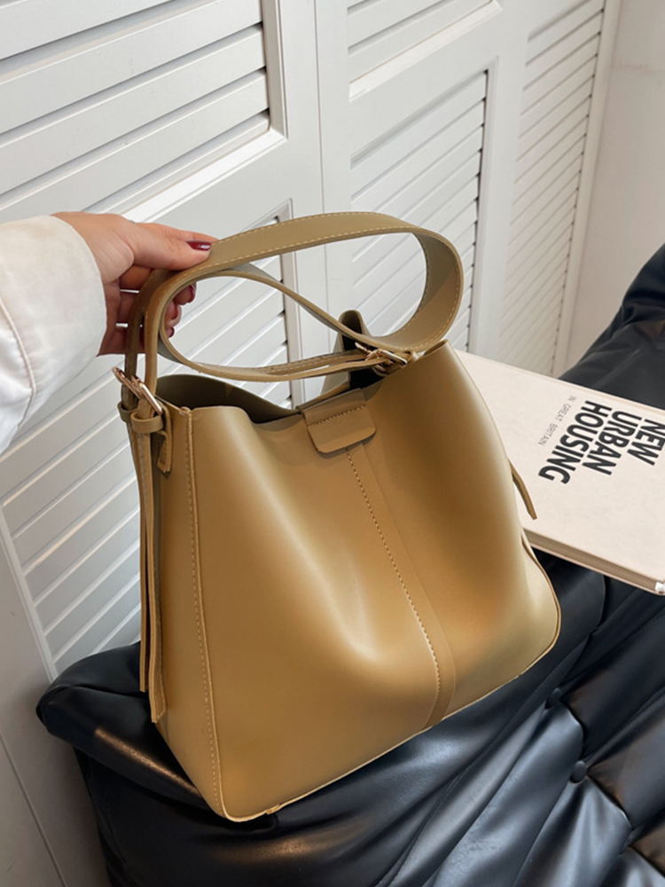 Light Luxury Retro High-End Bucket Bag for Women - Versatile Minimalist Shoulder Crossbody Bag for Commuting Light Luxury Retro High-End Bucket Bag for Women - Versatile Minimalist Shoulder Crossbody Bag for Commuting