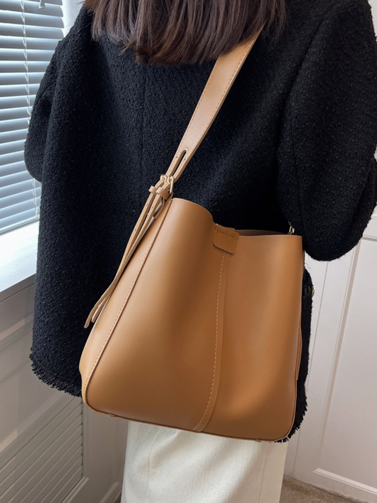 Light Luxury Retro High-End Bucket Bag for Women - Versatile Minimalist Shoulder Crossbody Bag for Commuting Light Luxury Retro High-End Bucket Bag for Women - Versatile Minimalist Shoulder Crossbody Bag for Commuting