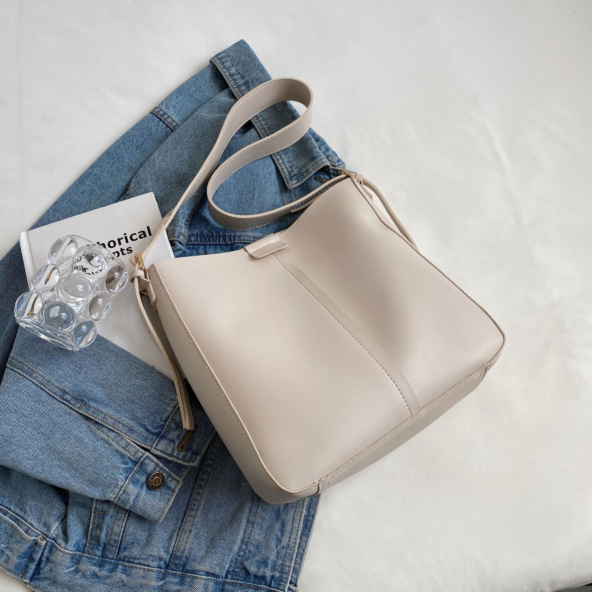 Light Luxury Retro High-End Bucket Bag for Women - Versatile Minimalist Shoulder Crossbody Bag for Commuting Light Luxury Retro High-End Bucket Bag for Women - Versatile Minimalist Shoulder Crossbody Bag for Commuting