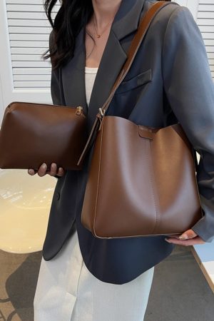 Light Luxury Retro High-End Bucket Bag for Women - Versatile Minimalist Shoulder Crossbody Bag for Commuting