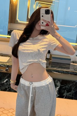 Light Oxygen Holiday Vintage Striped Short Sleeve T-Shirt for Women - Summer Casual Relaxed Round Neck Top, Y2K Style