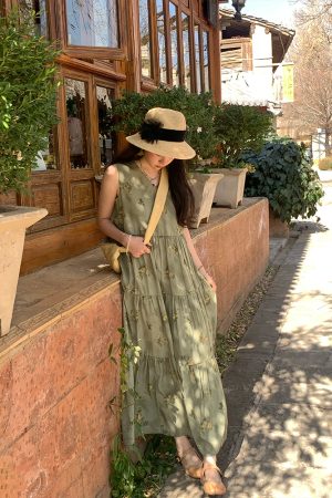 Light Spring Mountains Retro Floral Maxi Dress for Women - Loose V-Neck Sleeveless Long Dress, Perfect for Summer 90s & Y2K Style