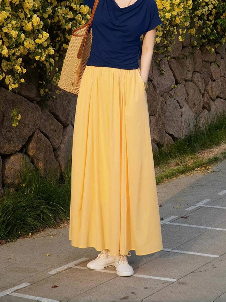 Light Yellow Pleated High-Waisted A-Line Long Skirt with Pockets, Zipper, Casual Parachute Style for a Slimming Effect Light Yellow Pleated High-Waisted A-Line Long Skirt with Pockets, Zipper, Casual Parachute Style for a Slimming Effect