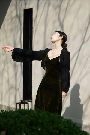 Lightweight Beaded Cardigan with Pipa Sleeves, Long-Sleeved Elegant Outerwear, Wrinkle-Resistant Short Jacket for Spring and Summer