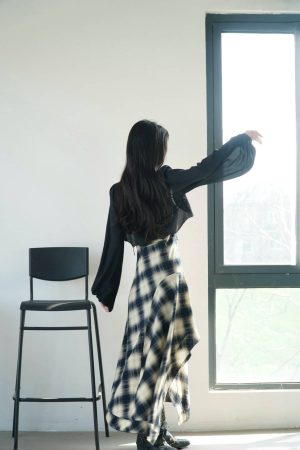 Lightweight Beaded Cardigan with Pipa Sleeves, Long-Sleeved Elegant Outerwear, Wrinkle-Resistant Short Jacket for Spring and Summer