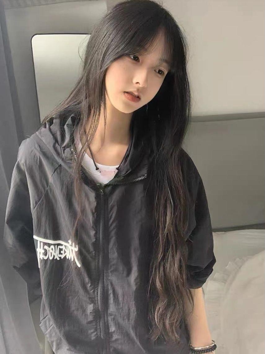 Lightweight Black Sun Protection Jacket for Women - American High Street Style, UV-Resistant, Quick-Drying, Breathable Spring/Summer Cardigan Lightweight Black Sun Protection Jacket for Women - American High Street Style, UV-Resistant, Quick-Drying, Breathable Spring/Summer Cardigan