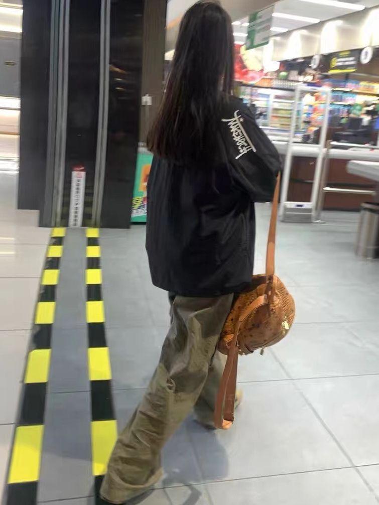 Lightweight Black Sun Protection Jacket for Women - American High Street Style, UV-Resistant, Quick-Drying, Breathable Spring/Summer Cardigan Lightweight Black Sun Protection Jacket for Women - American High Street Style, UV-Resistant, Quick-Drying, Breathable Spring/Summer Cardigan