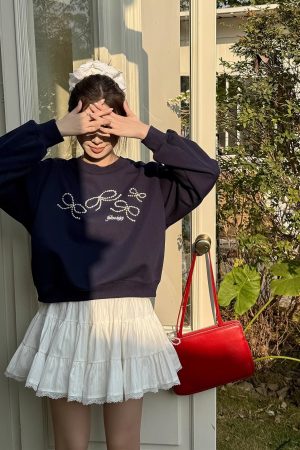 Lightweight Dark Blue Pearl Bow Pullover Sweatshirt - Round Neck Design for Women, Perfect for Spring Fashion