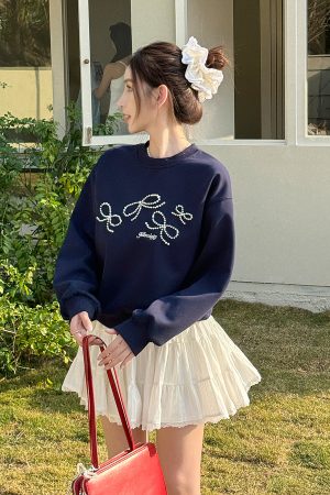 Lightweight Dark Blue Pearl Bow Pullover Sweatshirt - Round Neck Design for Women, Perfect for Spring Fashion