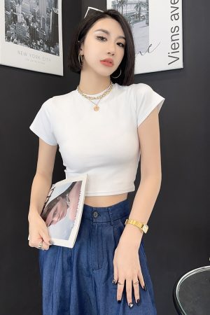 Lightweight Fitted Short Sleeve Round Neck T-Shirt for Women - Spring/Summer Basic Top, Perfect for Casual Outfits