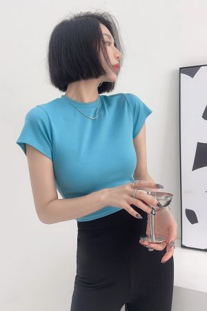 Lightweight Fitted Short Sleeve Round Neck T-Shirt for Women - Spring/Summer Basic Top, Perfect for Casual Outfits