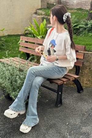 Lightweight Fleece Mid-Rise Slim Fit Flared Jeans for Women - Perfect for Spring and Autumn, Casual Chic Style