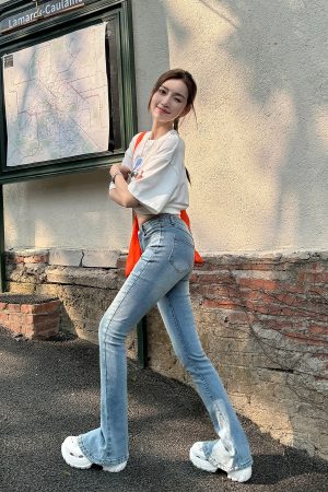 Lightweight Fleece Mid-Rise Slim Fit Flared Jeans for Women - Perfect for Spring and Autumn, Casual Chic Style