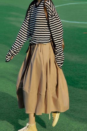 Lightweight Japanese Style Mid-Length Women's Skirt with Magnetic Buckle, Versatile Floral Bud Design for Spring and Autumn Fashion