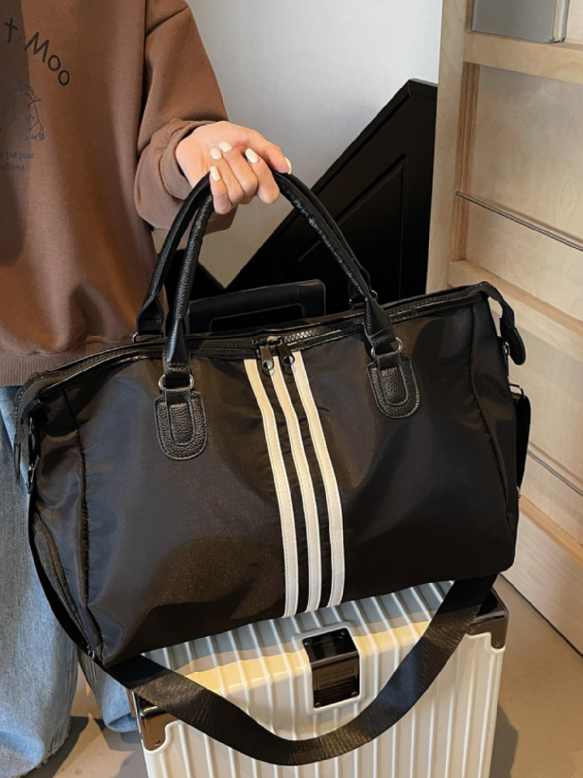 Lightweight Large-Capacity Commuter Travel Bag - Versatile Shoulder Bag for Business Trips, Gym, and Maternity Needs Lightweight Large-Capacity Commuter Travel Bag - Versatile Shoulder Bag for Business Trips, Gym, and Maternity Needs