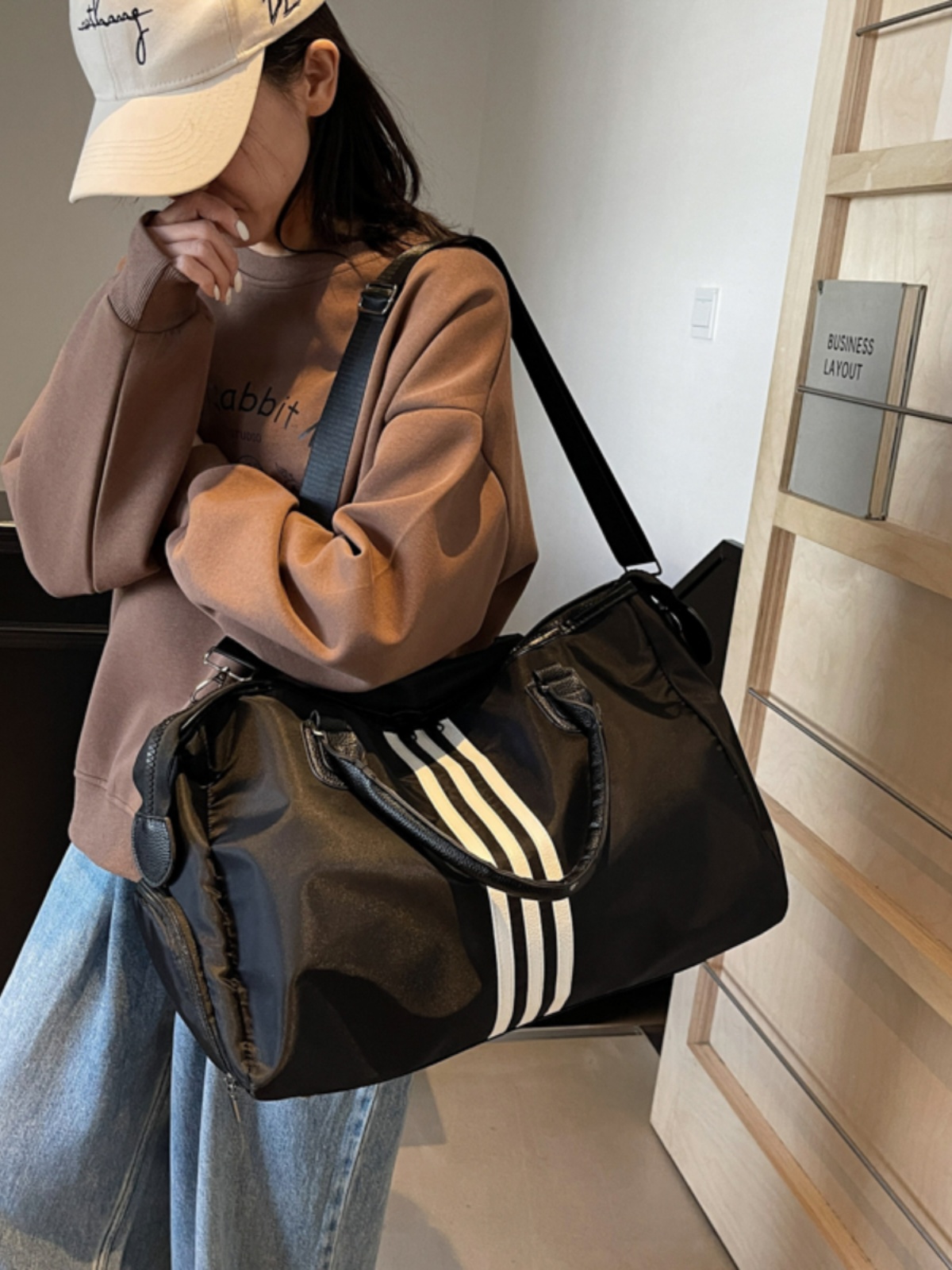 Lightweight Large-Capacity Commuter Travel Bag - Versatile Shoulder Bag for Business Trips, Gym, and Maternity Needs Lightweight Large-Capacity Commuter Travel Bag - Versatile Shoulder Bag for Business Trips, Gym, and Maternity Needs