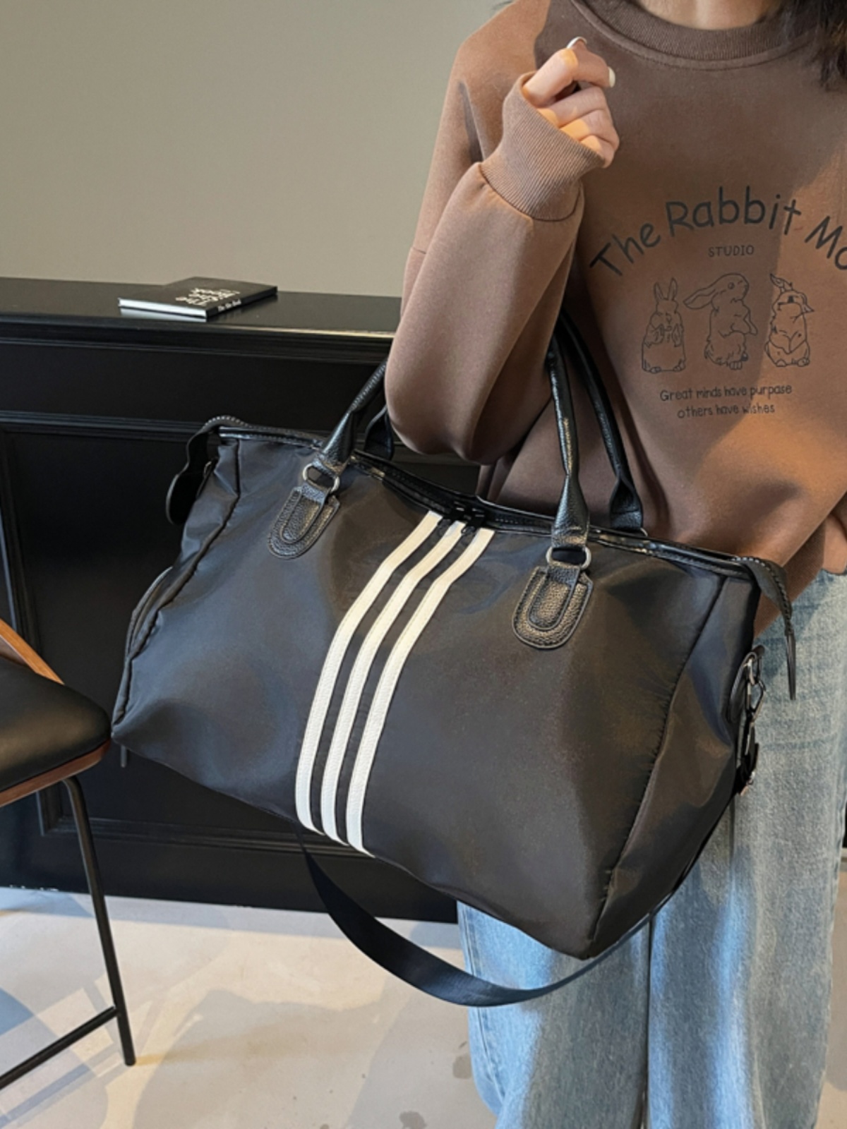 Lightweight Large-Capacity Commuter Travel Bag - Versatile Shoulder Bag for Business Trips, Gym, and Maternity Needs Lightweight Large-Capacity Commuter Travel Bag - Versatile Shoulder Bag for Business Trips, Gym, and Maternity Needs