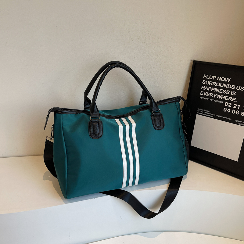 Lightweight Large-Capacity Commuter Travel Bag - Versatile Shoulder Bag for Business Trips, Gym, and Maternity Needs Lightweight Large-Capacity Commuter Travel Bag - Versatile Shoulder Bag for Business Trips, Gym, and Maternity Needs