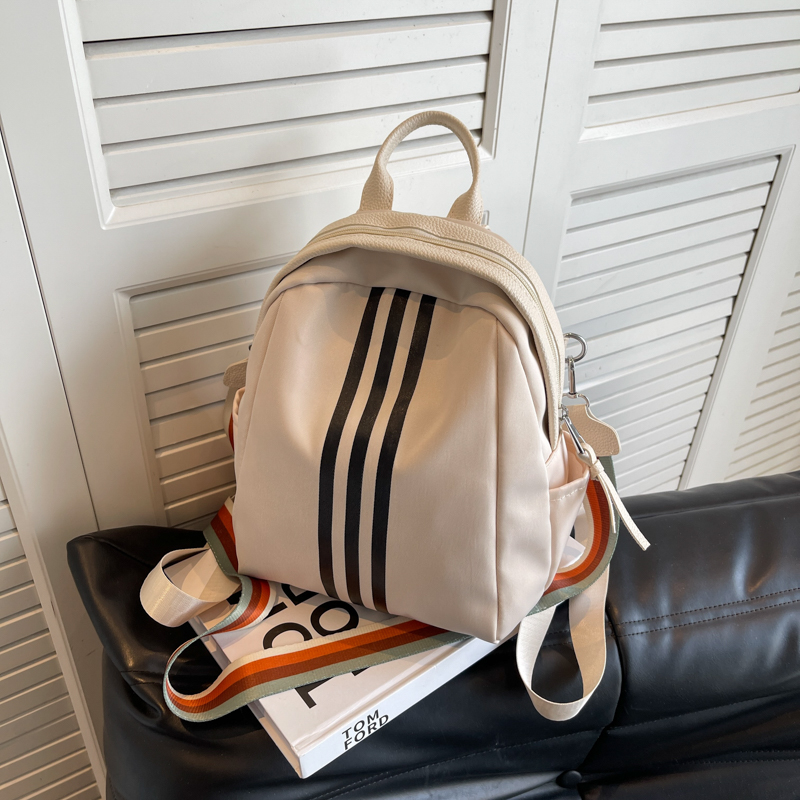 Lightweight Large Capacity Mommy Backpack, Dual-Use Diaper Bag for Moms & Infants, Ideal for Work, Travel, and School Commutes Lightweight Large Capacity Mommy Backpack, Dual-Use Diaper Bag for Moms & Infants, Ideal for Work, Travel, and School Commutes