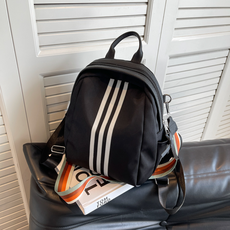 Lightweight Large Capacity Mommy Backpack, Dual-Use Diaper Bag for Moms & Infants, Ideal for Work, Travel, and School Commutes Lightweight Large Capacity Mommy Backpack, Dual-Use Diaper Bag for Moms & Infants, Ideal for Work, Travel, and School Commutes