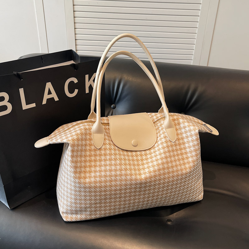 Lightweight Large-Capacity Travel Bag - Versatile Commuting Shoulder Bag for Business Trips, Gym, and Maternity Storage Lightweight Large-Capacity Travel Bag - Versatile Commuting Shoulder Bag for Business Trips, Gym, and Maternity Storage