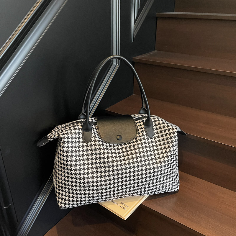 Lightweight Large-Capacity Travel Bag - Versatile Commuting Shoulder Bag for Business Trips, Gym, and Maternity Storage Lightweight Large-Capacity Travel Bag - Versatile Commuting Shoulder Bag for Business Trips, Gym, and Maternity Storage