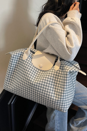 Lightweight Large-Capacity Travel Bag - Versatile Commuting Shoulder Bag for Business Trips, Gym, and Maternity Storage