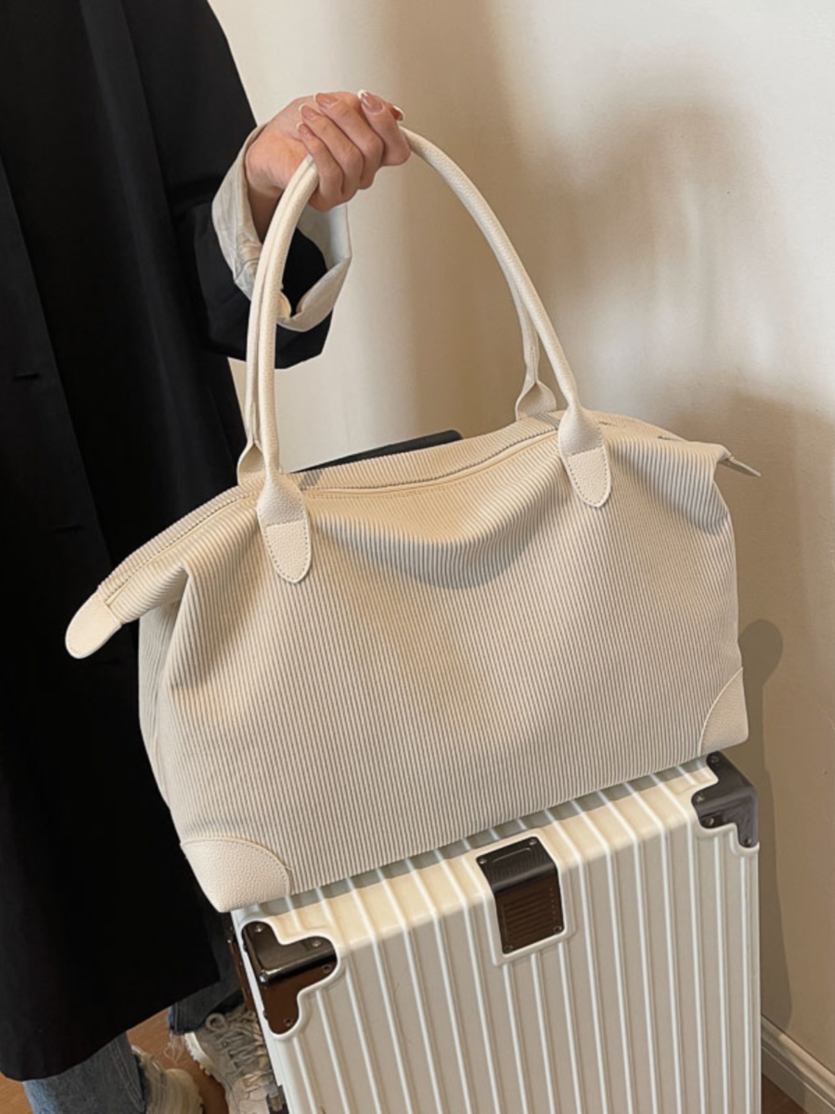 Lightweight Large-Capacity Travel Bag for Commuting, Gym, Maternity & Short-Distance Trips - Stylish Versatile Shoulder Bag Lightweight Large-Capacity Travel Bag for Commuting, Gym, Maternity & Short-Distance Trips - Stylish Versatile Shoulder Bag