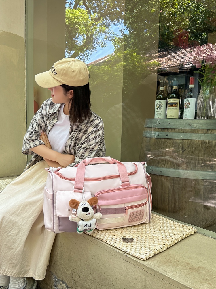 Lightweight Large Capacity Travel Handbag for Women - Stylish Storage Bag for Fitness, Maternity, and Short-Distance Journeys Lightweight Large Capacity Travel Handbag for Women - Stylish Storage Bag for Fitness, Maternity, and Short-Distance Journeys