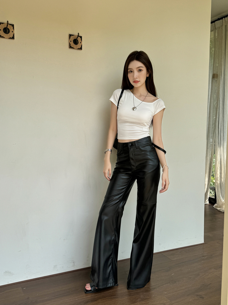 Lightweight Off-Shoulder Short Sleeve T-Shirt for Women, Versatile Fitted Summer Top with Built-In Padding, Casual Style Lightweight Off-Shoulder Short Sleeve T-Shirt for Women, Versatile Fitted Summer Top with Built-In Padding, Casual Style