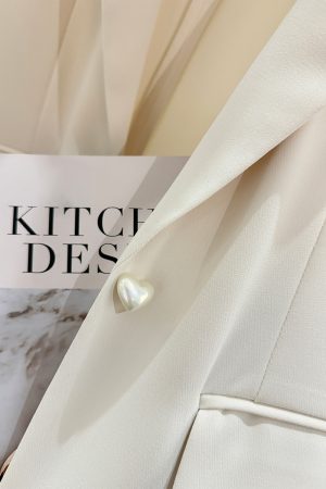 Lightweight Off-White Women's Suit Jacket - Stylish Minimalist Blazer for Summer Commuting, Fashionable 2025 Design