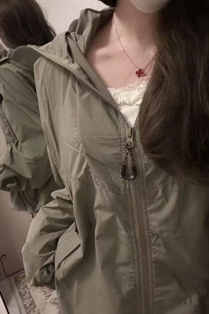 Lightweight Retro Outdoor Sun Protection Jacket for Women - Breathable UV Protection Windbreaker Coat in Loose Fit, Summer Style