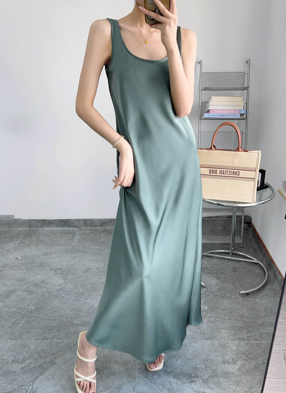 Lightweight Slant-Cut Vest Dress for Women - Slimming Satin Sleeveless Layer, Wrinkle-Resistant, Perfect for Spring and Summer. Lightweight Slant-Cut Vest Dress for Women - Slimming Satin Sleeveless Layer, Wrinkle-Resistant, Perfect for Spring and Summer.